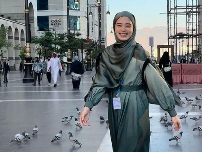 Gaya hijab Inara Rusli dan Starla Idola bak bestie.