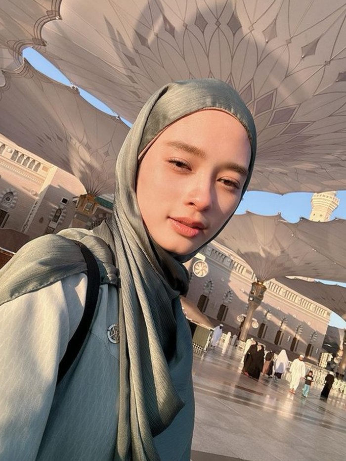 Gaya hijab Inara Rusli dan Starla Idola bak bestie Gaya hijab Inara Rusli dan Starla Idola bak bestie.