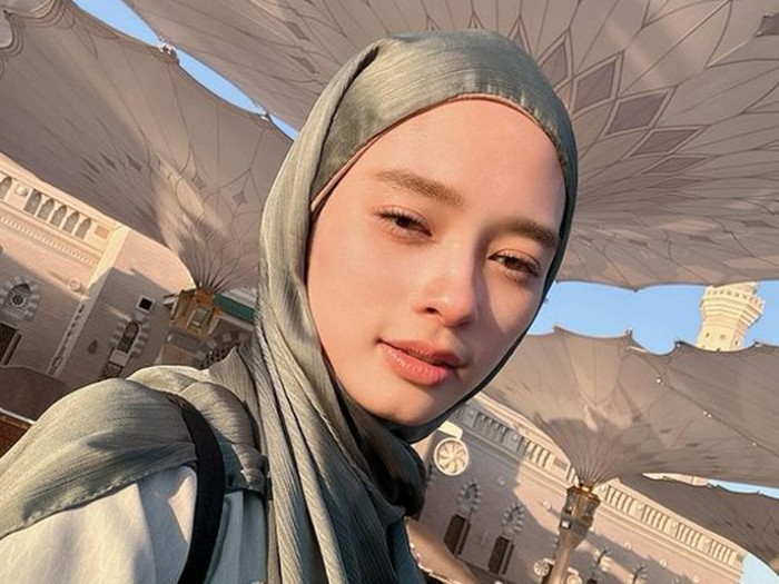 Gaya hijab Inara Rusli dan Starla Idola bak bestie Gaya hijab Inara Rusli dan Starla Idola bak bestie.