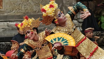 Oppo Find X8 Pro piawai mengabdikan momen tari Bali. Foto: Adi Fida Rahman/detikINET