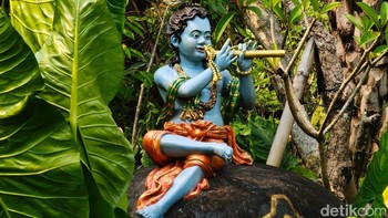 Memotret patung Krishna menggunakan zoom 6x. Foto: Adi Fida Rahman/detikINET