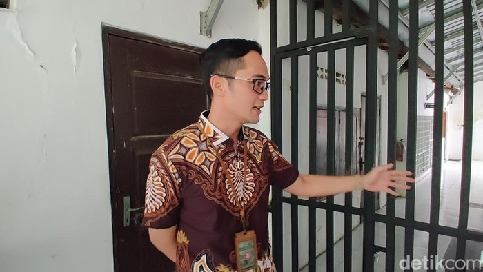Humas Pengadilan Negeri (PN) Pekalongan, Rino Ardian Wigunadi, saat ditemui di ruang tahanan PN Pekalongan, Jumat (22/11/2024) sore.