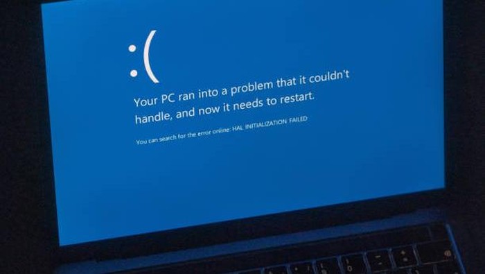 A blue screen for an inaccessible website on a laptop computer following reports of a major global outage, arranged in Palma de Mallorca, Spain, on Friday, July 19, 2024. CrowdStrike Holdings Inc. confirmed that computers with its security software installed are having issues with the Windows operating system abruptly shutting down, Asahi reports, citing a spokesperson at the companys Japanese unit. Photographer: Andrey Rudakov/Bloomberg via Getty Images
