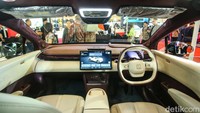 Sekadar informasi, Zeekr X mengusung gaya SUV. Mobil ini dilengkapi baterai lithium-ion 66 kWh yang menawarkan jarak tempuh hingga 440 km (WLTP)/540 km (NEDC) hanya dengan sekali pengisian daya.