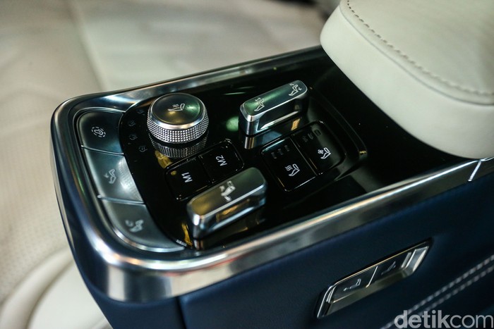 Zeekr resmi meluncurkan dua produk mobil listrik premiumnya di ajang Gaikindo Jakarta Auto Week (GJAW) 2024, ICE, BSD-City, Tangerang. Model Zeekr X ditawarkan dengan harga indikatif antara Rp 1,1 - 1,3 milyar. Sementara buat model Zeekr 009 ditawarkan dengan harga indikatif antara Rp. 2,25 - 2,7 miliar.