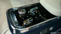 Model Zeekr X ditawarkan dengan harga indikatif antara Rp 1,1-1,3 miliar. Sementara buat model Zeekr 009 ditawarkan dengan harga indikatif antara Rp 2,25-2,7 miliar.