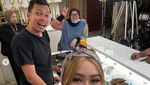Keseruan Inul Daratista Masak hingga Buat Kue di Rumah