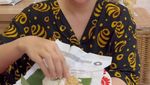 Keseruan Inul Daratista Masak hingga Buat Kue di Rumah
