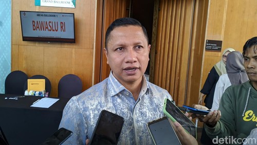 Ketua Divisi Pencegahan, Partisipasi Masyarakat, dan Hubungan Masyarakat (Parmas) Bawaslu NTB Hasan Basri, Jumat (22/11/2024). (Ahmad Viqi/detikBali)