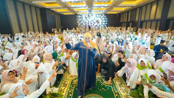 Khofifah selawat akbar di Gresik