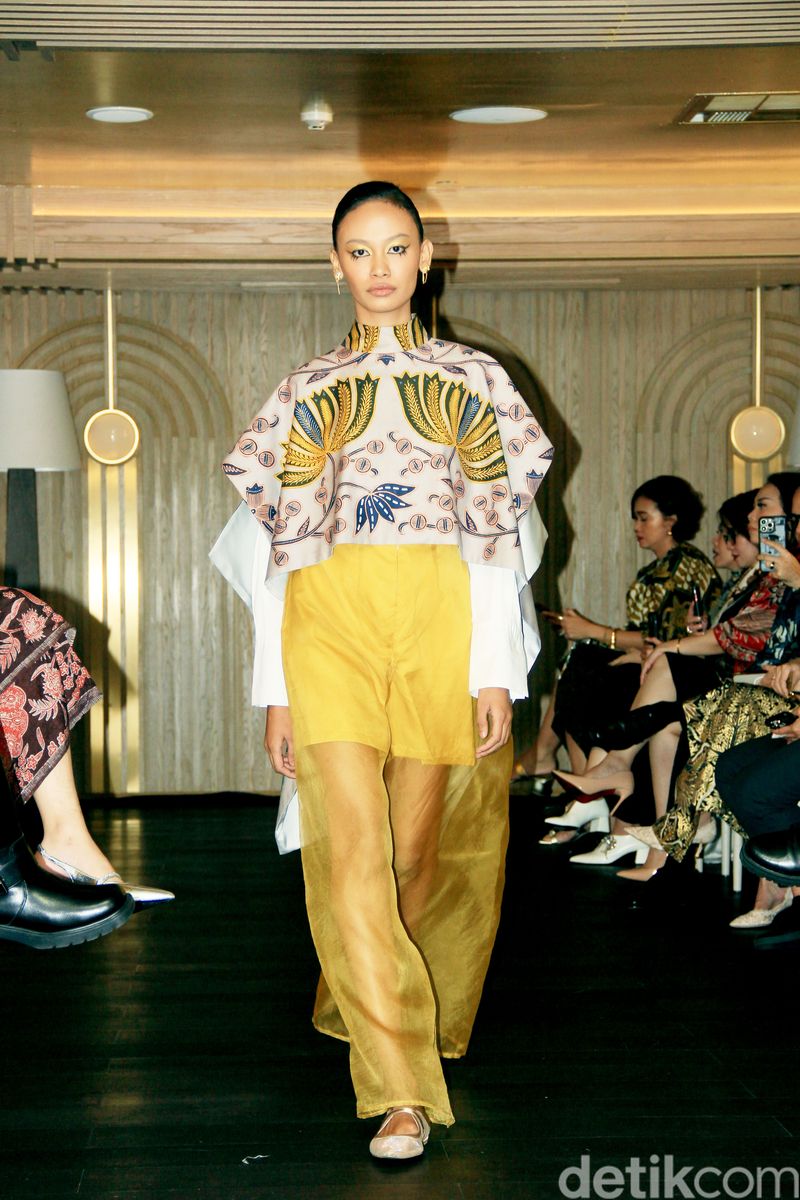 Iwan Tirta Private Collection Runway 2025 'MAHITALA'