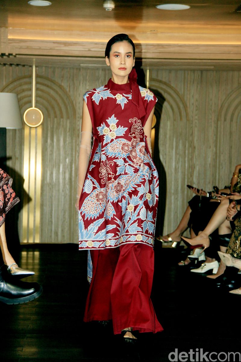 Iwan Tirta Private Collection Runway 2025 'MAHITALA'