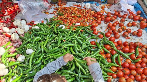 Komoditas pangan yang dijual di Pasar Mandalika, Mataram, NTB. (Nathea Citra/detikBali)