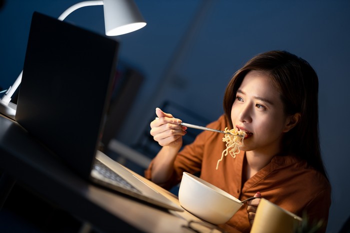 Makan Lewat Jam 5 Sore Ternyata Punya Efek Merugikan Kesehatan