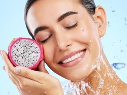 7 Manfaat Buah Naga untuk Kulit Wajah, Makin Glowing dan Awet Muda