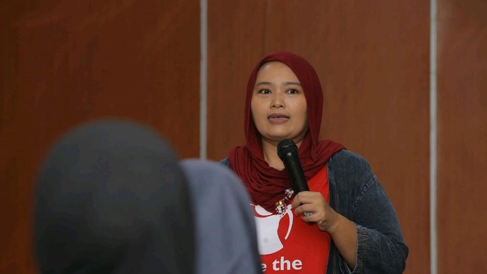 Media and Brand Manager Save the Children Indonesia Dewi Sri Sumanah.