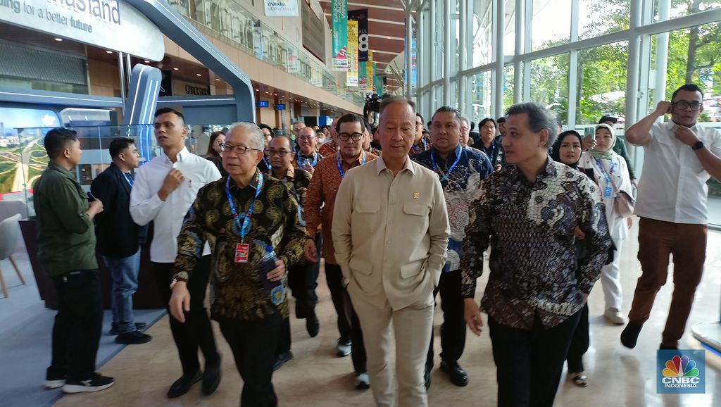 Menteri Perindustrian Agus Gumiwang Kartasasmita di Gaikindo Jakarta Auto Week, Jumat (22/11/2024). (CNBC Indonesia/Ferry Sandi)