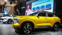 Mobil ini dibekali mode berkendara seperti Normal, Wet, Gravel, dan Mud, serta ground clearance yang tertinggi di kelasnya hingga 222 mm.