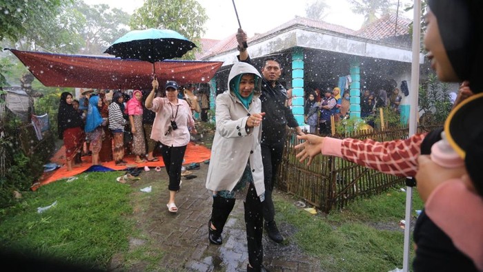 Momen calon gubernur Banten Airin Rachmi Diany menyambangi Kabupaten Pandeglang