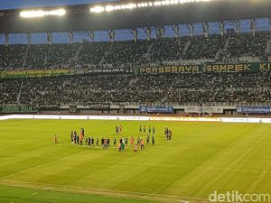Momen Rizky Ridho Nyanyi Song For Pride Persebaya Bersama Bonek