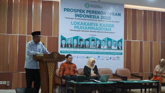 Prof. Dr. Muhadjir Effendy, M.A.P, Ketua Pimpinan Pusat Muhammadiyah sekaligus Penasihat Khusus Presiden Bidang Haji menjadi pembicara Seminar Prospek Perekonomian Indonesia 2025 dan Lokakarya Kader pengusaha Muhammadiyah di Jakarta, Rabu 20 November 2024.