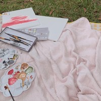 Lamaran tersebut berlangsung di sebuah taman. Terlihat keduanya yang sedang melukis bersama. Foto: Instagram/@cakecaine