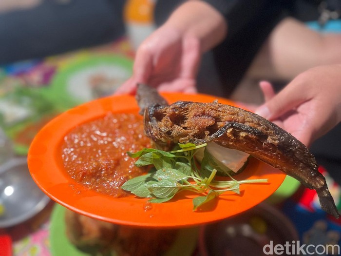 Jaga juga kualitas dan rasa pecel lele supaya pelanggan mau balik lagi.
