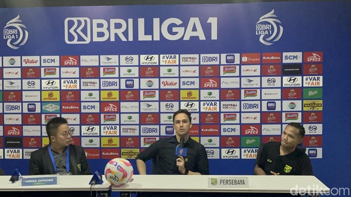 Pelatih Persebaya Paul Munster