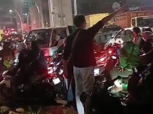 Rizki Kena Macet Sejam dari Seskoal ke Cipulir: Banjir, Pemotor Lawan Arah