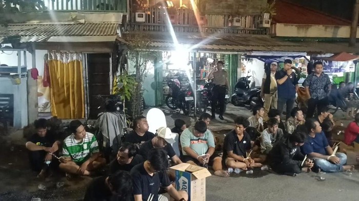 Penggerebekan di Jalan Kunti Surabaya