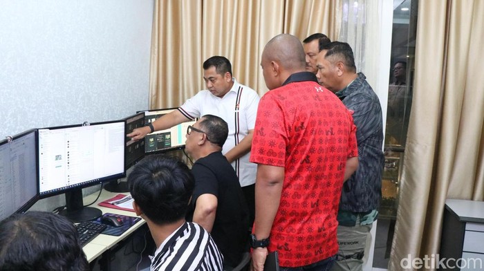 Polda Kepri gerebek markas judi online di apartemen Batam. (Foto: Alamudin Hamapu/detikSumut)