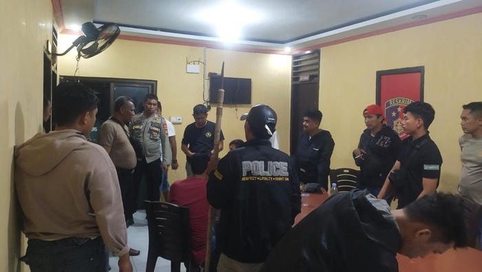 Dua kelompok pemuda terlibat perkelahian di Kabupaten Polewali Mandar (Polman), Sulawesi Barat (Sulbar) gegara cekcok persoalan gadai mobil.