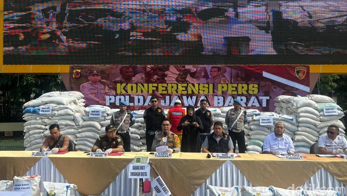 Polisi mengungkap kasus pupuk palsu di Bandung Barat
