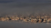 Begini kondisi Beirut saat terkena rudal Israel dilihat dari Baabda, Lebanon, Jumat (22/11).  