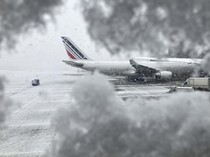Kota Paris Mulai Diselimuti Salju Musim Dingin
