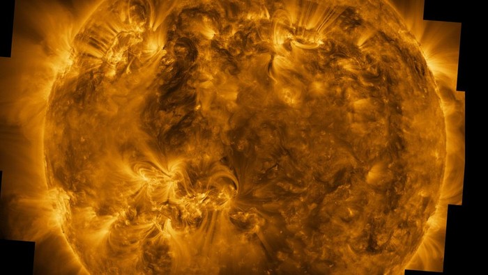 Potret matahari dalam sinar ultraviolet