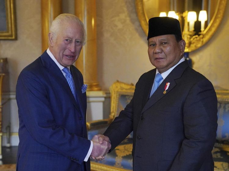 Potret Prabowo Bertemu Raja Charles III di Istana Buckingham