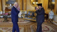 Raja Charles III mengadakan audiensi dengan Presiden Republik Indonesia Prabowo Subianto di Istana Buckingham, London, Kamis (21/11/2024). (Jonathan Brady/Pool photo via AP)  
