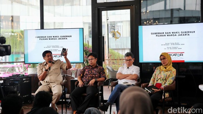 Survei Indikator Politik Indonesia merilis hasil survei elektabilitas cagub dan cawagub Pilkada Jakarta 2024. Hasilnya, Pramono-Rano lebih unggul dibanding dua paslon lainnya.
