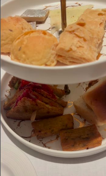 Pria Ini Nikmati Afternoon Tea Rp 400.000 Impiannya di Hotel Taj Mumbai