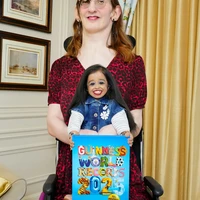 Meskipun memiliki kondisi fisik yang sangat kontras, keduanya ternyata memiliki banyak kesamaan. “Kami sama-sama menyukai makeup, perawatan diri, dan mempercantik kuku kami,” tambah Rumeysa. Foto: Guinness World Records