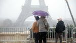 Salju Mulai Turun di Paris, Menara Eiffel Ditutup Sementara