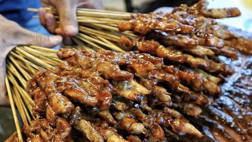 Sate Ayam juga sangat terkenal enak di Pujasera Blok S