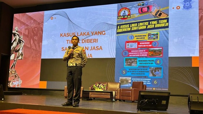 Satlantas Polrestabes Surabaya gelar edukasi keselamatan berkendara pada mahasiswa