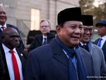 Senyum Lebar Prabowo Bawa Oleh-oleh Rp 249 T Usai 2 Pekan di Luar Negeri