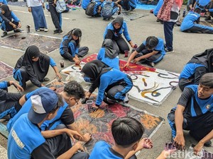 Pelajar Tulungagung Gelar Aksi Seribu Batik Ciprat