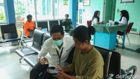 Puskesmas yang buka 24 jam ini memiliki fasilitas internet untuk para pasien, diketahui gedung Puskesmas Letung ini baru diresmikan pada tahun 2021 dan langsung dilengkapi dengan fasilitas internet dari Bakti Komdigi.