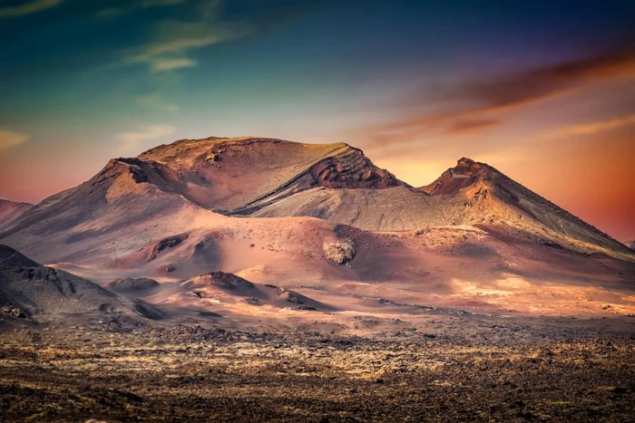 Beberapa tahun lalu, serangkaian tabung lava raksasa ditemukan di Pulau Lanzarote, Spanyol, tepat di sebelah barat Afrika Utara. Kini, tim peneliti internasional baru saja menyelesaikan studi terperinci pertama tentang mineral dan mikroorganisme yang ada di dalamnya.