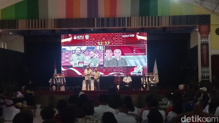 Suasana debat kedua Pilbup Flores Timur, Kamis (21/11/2024). (Yurgo Purab)