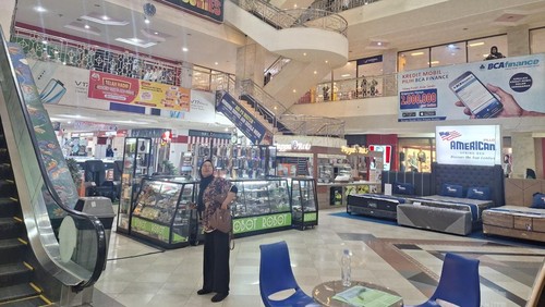 Suasana pusat perbelanjaan Mataram Mall di Kota Mataram, NTB, Jumat (22/11/2024). (Nathea Citra/detikBalI)